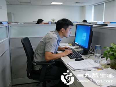 爱眼日提醒：最伤眼的5个习惯 你可能天天在做 快改