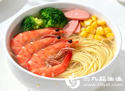蛋白优选水煮蛋、鸡胸肉、虾仁、瘦牛肉、豆腐等低脂食材，每餐必备