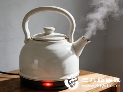 低温冰水会刺激脾胃痉挛,极易引发腹痛、腹泻、胃痛,突发肠胃不适会直接打乱考试节奏,得不偿失 低温冰水会刺激脾胃痉挛,极易引发腹痛、腹泻、胃痛,突发肠胃不适会直接打乱考试节奏,得不偿失