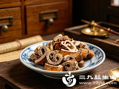 桑树皮中含有多种活性成分,如桑皮素、桑皮苷、黄酮类化合物等 桑树皮中含有多种活性成分,如桑皮素、桑皮苷、黄酮类化合物等