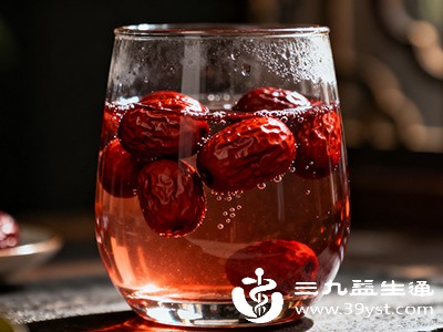 脾胃弱、睡不好试试红枣泡水 简单1步养生效果翻倍 全家都适合