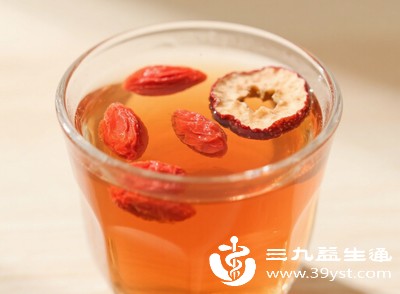 早上空腹吃几颗或泡一杯枸杞水,可唤醒身体、补充精力 早上空腹吃几颗或泡一杯枸杞水,可唤醒身体、补充精力