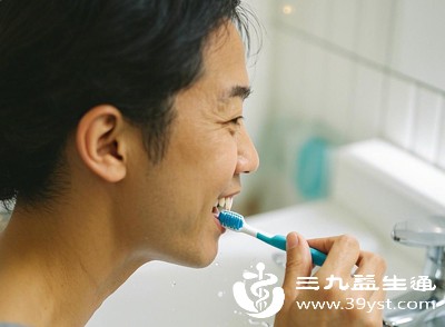 保持口腔清洁,每天早晚刷牙、饭后漱口,定期清理舌苔 保持口腔清洁,每天早晚刷牙、饭后漱口,定期清理舌苔
