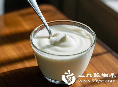 空腹喝酸奶虽好,但不能过量。过量饮用会导致胃酸分泌过多,尤其是胃敏感人群,可能会出现反酸、胃痛等不适 空腹喝酸奶虽好,但不能过量。过量饮用会导致胃酸分泌过多,尤其是胃敏感人群,可能会出现反酸、胃痛等不适