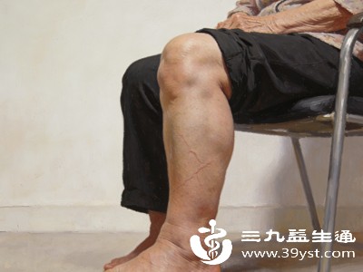 长期久坐不动,会导致下肢血液循环不畅,气血淤堵,出现双腿酸胀、麻木、僵硬等不适 长期久坐不动,会导致下肢血液循环不畅,气血淤堵,出现双腿酸胀、麻木、僵硬等不适