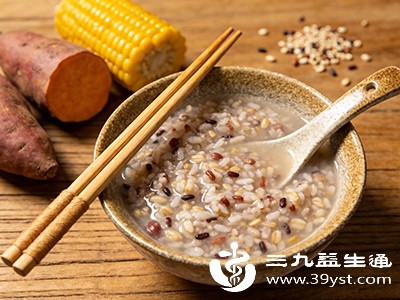 杂粮粥不仅热量低、升糖指数低,还能提供更丰富的营养,增强饱腹感 杂粮粥不仅热量低、升糖指数低,还能提供更丰富的营养,增强饱腹感
