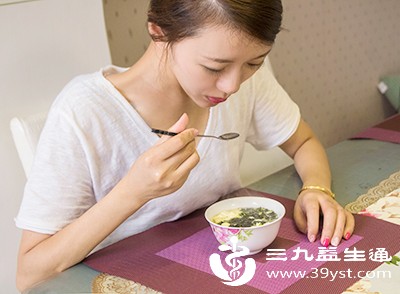 采用少量多餐方式,避免一次性摄入过多食物增加肠胃负担 采用少量多餐方式,避免一次性摄入过多食物增加肠胃负担