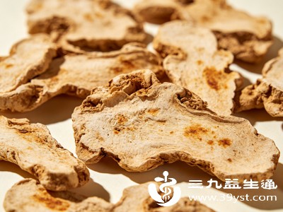 适量食用炮姜，能帮助温暖脾胃，缓解胃部寒凉带来的不适感，改善消化功能，让脾胃运转更顺畅