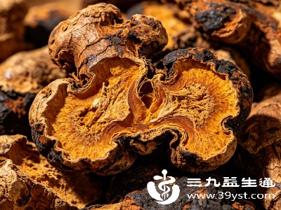 虽然炮姜性质温和,但并非人人适合。体内有热气、经常上火的人群,比如经常口干舌燥、咽喉肿痛、大便干结的人,不宜食用,否则会加重上火症状 虽然炮姜性质温和,但并非人人适合。体内有热气、经常上火的人群,比如经常口干舌燥、咽喉肿痛、大便干结的人,不宜食用,否则会加重上火症状