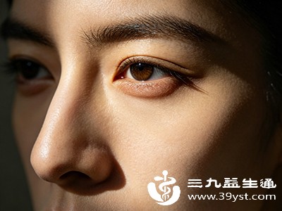 眼窝凹陷是病吗 医生告诉你：分清成因 无需盲目焦虑