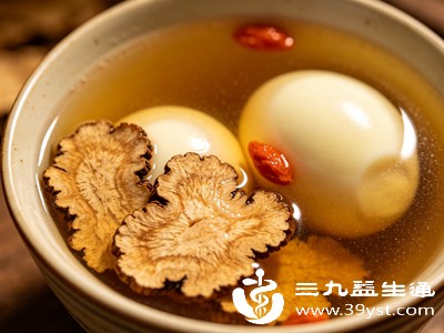 如果平时时间紧张，这款简单易做的甜汤就很合适，尤其适合女性日常调理
