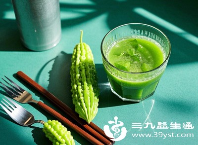 别瞎喝 苦瓜汁虽好却不是人人适合 喝一个月身体变化看完秒懂