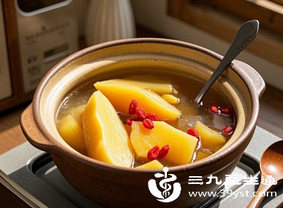 雪莲果可以和银耳、红枣一起煮成甜汤,不加冰糖,清甜温润,适合作为加餐,既能缓解饥饿,又不会给身体增加负担 雪莲果可以和银耳、红枣一起煮成甜汤,不加冰糖,清甜温润,适合作为加餐,既能缓解饥饿,又不会给身体增加负担