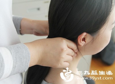 普通按摩仅能临时舒缓,无法根治,长期放任会导致颈椎稳定性持续下降,不适症状不断加重 普通按摩仅能临时舒缓,无法根治,长期放任会导致颈椎稳定性持续下降,不适症状不断加重
