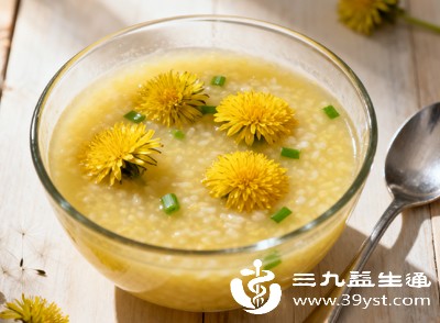 煮粥时,在米粥快煮熟时,加入洗净切碎的新鲜蒲公英,小火煮5分钟即可 煮粥时,在米粥快煮熟时,加入洗净切碎的新鲜蒲公英,小火煮5分钟即可