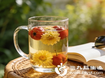 很多孕妇认为菊花泡水能有效清热降火，孕期一上火就依赖它来缓解，这是非常错误的认知