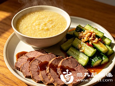 选择容易消化的食物,如半碗小米粥、几片酱牛肉、一份凉拌黄瓜 选择容易消化的食物,如半碗小米粥、几片酱牛肉、一份凉拌黄瓜