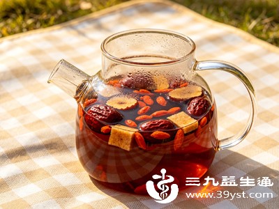 枸杞主打滋补肝肾精气，搭配红枣固本补气，红糖助力气血通达，适合上班族、熬夜党日常饮用，缓解体虚乏力、用脑过度，改善晨起浑身沉重、精神萎靡的状态