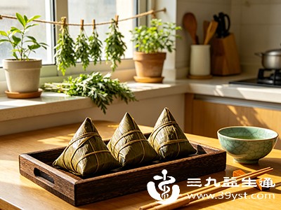 蛋黄肉粽、豆沙粽、蜜枣粽 蛋黄肉粽、豆沙粽、蜜枣粽