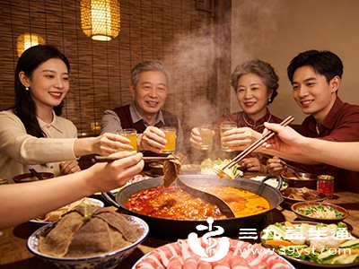 完全不吃肉类会导致蛋白质摄入不足,影响肌肉量和基础代谢,长期反而不利于体重管理 完全不吃肉类会导致蛋白质摄入不足,影响肌肉量和基础代谢,长期反而不利于体重管理