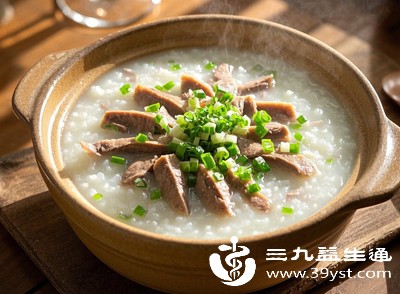 大火烧开后转小火慢熬20-25分钟,期间不时搅拌防粘锅,熬至大米开花、粥变黏稠,底粥就做好了,宝宝吃起来不费力、易吸收 大火烧开后转小火慢熬20-25分钟,期间不时搅拌防粘锅,熬至大米开花、粥变黏稠,底粥就做好了,宝宝吃起来不费力、易吸收