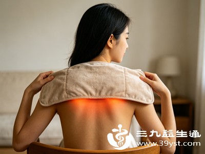 热敷后背能够通过温热刺激,帮助身体排出多余的湿气和寒气,缓解身体困重、乏力的症状,让身体变得轻盈有活力 热敷后背能够通过温热刺激,帮助身体排出多余的湿气和寒气,缓解身体困重、乏力的症状,让身体变得轻盈有活力