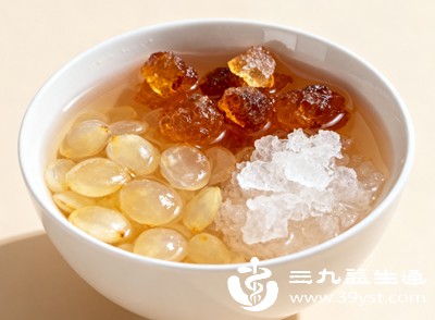 给小孩做桃胶食谱时，要遵循清淡原则