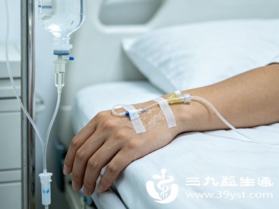 穿刺成功后，要尽量保持输液手臂或腿部稳定，避免随意活动、弯曲肢体，防止针头脱出或刺破血管，导致药液外渗引起局部肿胀、疼痛