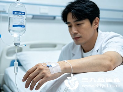 输液过程中要密切关注自己的身体变化，若出现头晕、恶心、呕吐、皮肤瘙痒、起红疹，或是寒战、发烧、呼吸困难等情况，很可能是过敏反应或输液反应