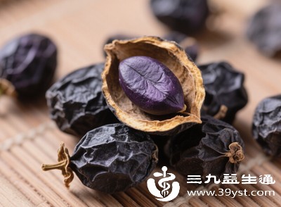 空腹时不宜大量服用女贞子配伍饮品，以免刺激肠胃
