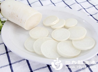 吃萝卜时，避免与其他易产气食物同时大量食用