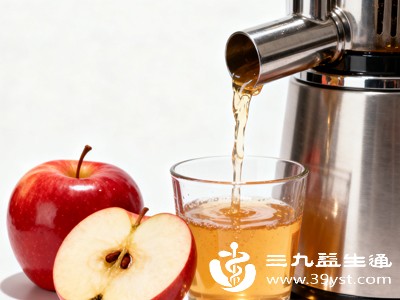 可以将苹果切成小块，搭配燕麦片、酸奶食用，口感更好，也能促进消化，适合日常长期食用