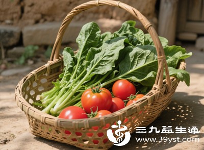 推荐西红柿菠菜蛋汤、清炒西红柿菠菜等清淡做法，少油少盐，最大程度保留食材维生素与活性营养