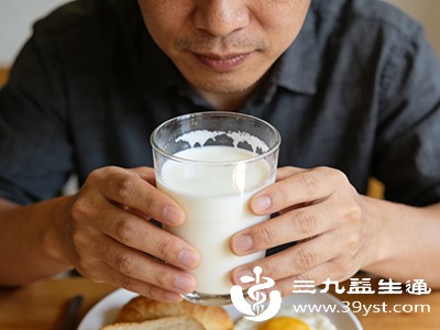鲜牛奶的风味更自然浓郁