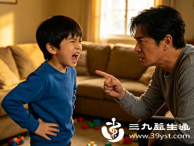家长切勿在吃饭时训斥孩子,情绪压抑、哭闹进食,会导致肝气郁结、脾胃气滞,影响消化吸收 家长切勿在吃饭时训斥孩子,情绪压抑、哭闹进食,会导致肝气郁结、脾胃气滞,影响消化吸收