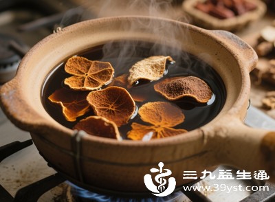 年份不足、发霉变质、受潮发黑的陈皮坚决丢弃,变质陈皮含有有害物质,饮用会损伤脏腑 年份不足、发霉变质、受潮发黑的陈皮坚决丢弃,变质陈皮含有有害物质,饮用会损伤脏腑