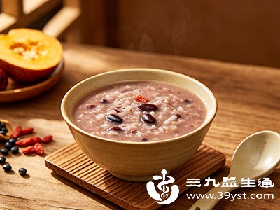 黑豆+枸杞+大米煮成杂粮粥 黑豆+枸杞+大米煮成杂粮粥