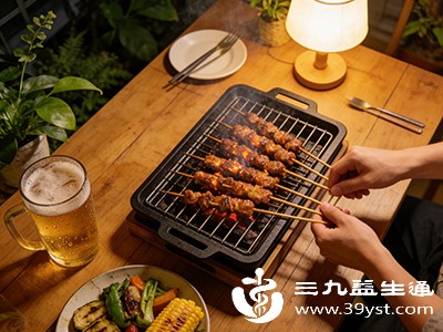 睡前吃夜宵=慢性自杀 这些危害你知道吗 看完不敢吃了
