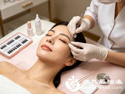 眼部敏感、易过敏、干眼症、结膜炎频发人群，严禁种睫毛，会加重眼部病症