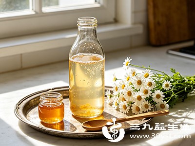 晚上喝蜂蜜水适合睡眠质量不佳者、神经紧张人群以及夜间易口渴者 晚上喝蜂蜜水适合睡眠质量不佳者、神经紧张人群以及夜间易口渴者