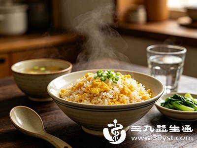 建议将蛋炒饭作为午餐食用，此时身体活动量较大，能更好地消耗摄入的能量