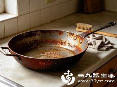 长期使用严重受损的铁锅,也可能影响烹饪效果,甚至出现锅体渗漏等问题,此时更换一口新铁锅更为安全 长期使用严重受损的铁锅,也可能影响烹饪效果,甚至出现锅体渗漏等问题,此时更换一口新铁锅更为安全