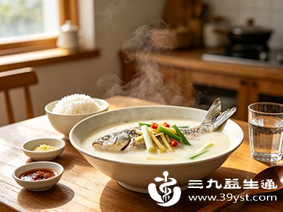鱼肉是蛋白质的主要来源，而蛋白质具有较强的饱腹感，能减少后续食物的摄入
