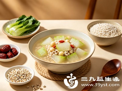多吃山药、茯苓、薏米、冬瓜、小米、芡实等健脾祛湿食材，煮粥、煲汤长期食用，温和养护脾胃