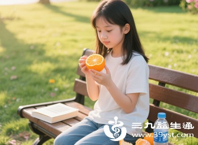女孩面对身体的突然变化,可能会感到害羞、困惑甚至自卑,家长的引导至关重要 女孩面对身体的突然变化,可能会感到害羞、困惑甚至自卑,家长的引导至关重要