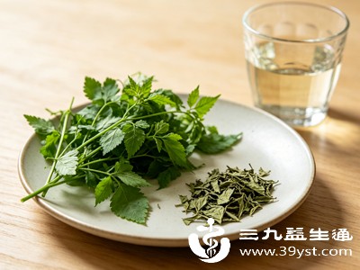 绞股蓝偏寒凉,这类人饮用后,会进一步加重体内的寒气,让畏寒症状更明显,还可能导致腹泻、腹痛等不适 绞股蓝偏寒凉,这类人饮用后,会进一步加重体内的寒气,让畏寒症状更明显,还可能导致腹泻、腹痛等不适