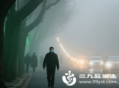 生活中的很多细节都会伤害眼睛。比如长期处于有烟雾、粉尘、柳絮的环境中,这些异物会进入眼内,刺激结膜和角膜 生活中的很多细节都会伤害眼睛。比如长期处于有烟雾、粉尘、柳絮的环境中,这些异物会进入眼内,刺激结膜和角膜