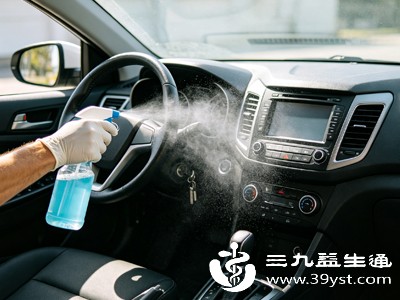 消毒完成后,不要立即关窗启动车辆,应继续通风15-20分钟,直到车内没有酒精异味,再正常使用 消毒完成后,不要立即关窗启动车辆,应继续通风15-20分钟,直到车内没有酒精异味,再正常使用
