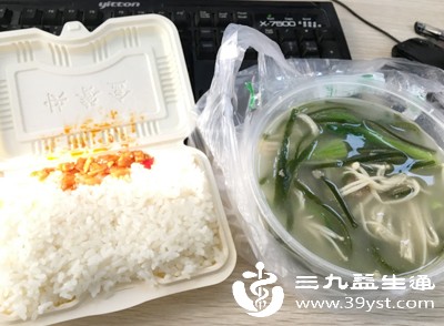 长痘期间饮食遵循“清淡、低糖、低脂、祛湿”四大原则，三餐规律，拒绝暴饮暴食，尽量少吃外卖、加工食品