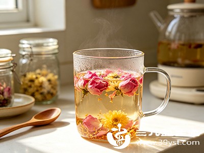 花草茶新喝法 玫瑰花配菊花口感清新还能调理身体